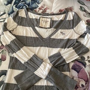 Abercrombie & Fitch Long Sleeve🦌